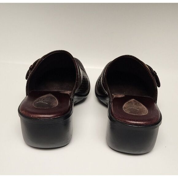 Clark's Artisan Slip-On Clogs Woven Leather Buckle Detail Burgundy 8.5M - Picture 7 of 12